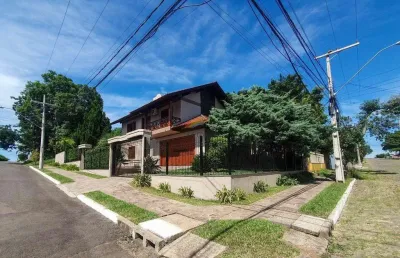 Ótima casa, semi mobiliada, 180,00m² construídos em terreno de 435,00m², 03 dormitórios, sendo 01 suíte, bairro petrópolis, novo hamburgo-rs.