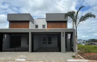 Sobrado novo com 194m² construídos, possui 3 dormitórios, sendo 1 suíte master, pátio e 2 vagas cobertas.