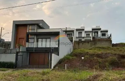 Terreno de 305 m² localizado no quatro colinas em campo bom.