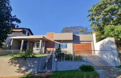 Casa plana / nova , bem localizada 3 dormitórios (1 suíte )
