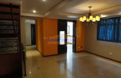 Excelente sobrado na  parte superior  para fins comerciais ou residenciais com piscina, acabamento interno de alto padrão.