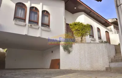 Excelente residência para fins comerciais e residencias no portão.