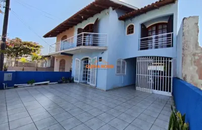Sobrado á venda com piscina próximo ao mar pontal do paraná