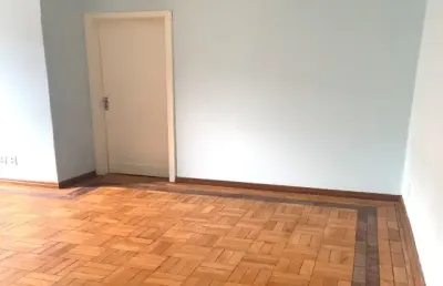 Ótimo apto 3 dorms, quase esquina dona laura, piso em parquet, banheiro social e auxiliar, ampla cozinha, de fundos, prédio pequeno, baixo custo condominial