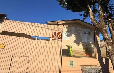 Casa com 3 quartos para alugar na rua júlio pereira de souza, 1009, estância velha, canoas por r$ 2.400