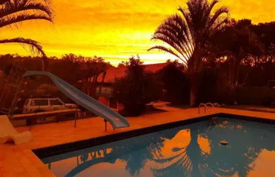 Chácara residencial porta do sol com 04 dormitórios sendo 02 suítes  sala para 03 ambientes ( estar / jantar/ tv com lareira ), piscina. aceita permuta em sorocaba