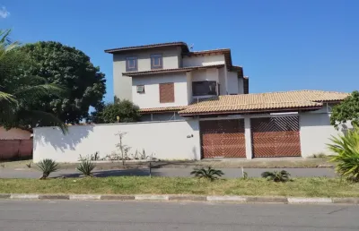 Lindo sobrado de esquina no melhor bairro da cidade.
