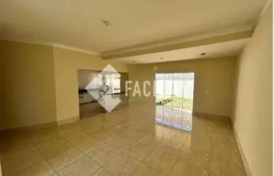 Casa em condomínio fechado com 3 quartos para alugar na avenida josé hoffmann, 480, residencial real parque sumaré, sumaré, 220 m2 por r$ 5.000