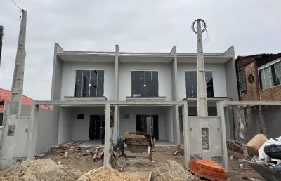 Sobrado em ótima localização, 2 suítes, 104 m², no bairro armação - penha - sc