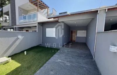 Casa com projeto diferenciado e ótimo padrão de acabamento itacolomi - balneário piçarras - sc