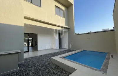 Sobrado com piscina, 3 dormitórios, 108 m², no bairro itacolomi - balneário piçarras - sc