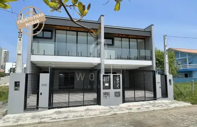 Sobrado de alto padrão a 270 metros da praia, bairro itacolomi - balneário piçarras - sc