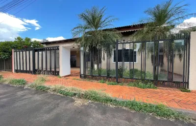 Casa ampla com 4 quartos a venda em ótima localidade do centro de itumbiara