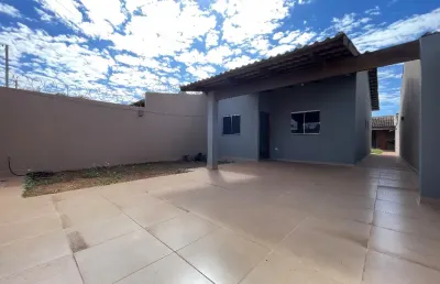Casa 2 quartos e área de churrasco a venda em amplo terreno jardim flamboyant