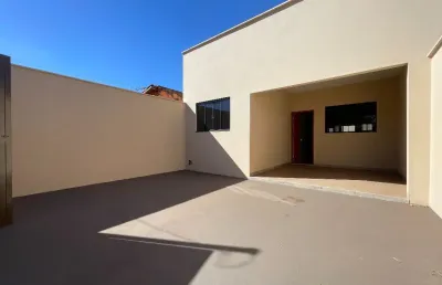 Casa nova e com fino acabamento, 3 quartos e amplo quintal a venda no buritis 3