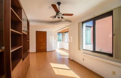 Apartamento com 3 quartos para alugar na avenida lavras, 599, petrópolis, porto alegre por r$ 5.200