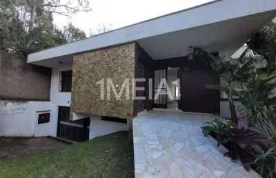 Casa com 4 quartos para alugar na rua carlos huber, 580, três figueiras, porto alegre por r$ 13.500