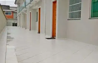 Casa estilo sobrado em condomínio fechado novo de 9 casas com garagem subterrâne