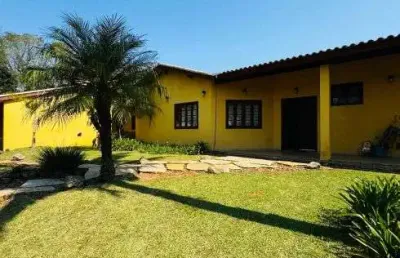 Apresento uma magnífica residência situada no exclusivo condomínio fazenda da ilha- embu guaçu-sp