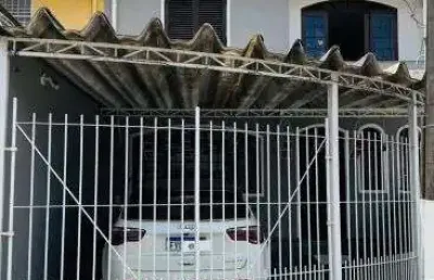 Sobrado moderno no condomínio palmares – porteira fechada