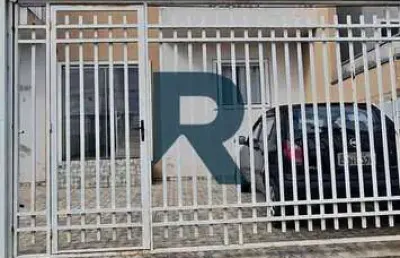 Casa com 2 quartos à venda no parque real – quintal coberto e 62m²