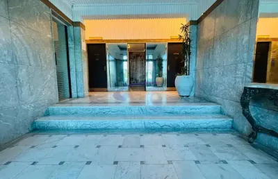 Apartamento reformado 1 dormitório 1 suíte frente mar