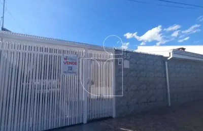 Casa em nucleo habitacional presidente janio da silva quadros  -  marília