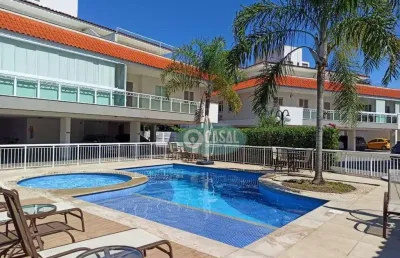 Cobertura com 03 quartos, churrasqueira e área privada.