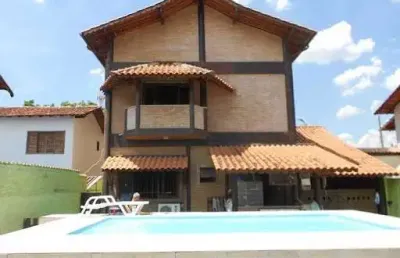 Casa em itaipu com 05 quartos, churrasqueira e piscina