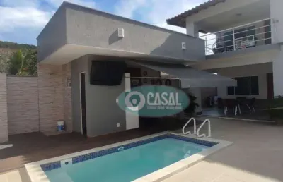 Casa em condomínio com 05 quartos, sendo 04 suítes com closet!!!