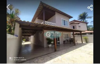 Casa em condomínio com 04 quartos em itaipu com piscina e churrasqueira!
