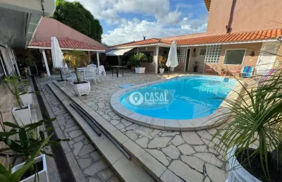 Casa em condomínio com 05 quartos, piscina, sauna e churrasqueira em itaipu!