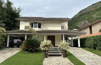 Casa em condomínio com 04 quartos em itacoatiara - niterói/rj.