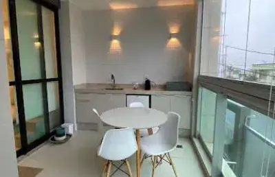 Apartamento com 04 quartos, varandão e na frente da praia de piratininga!