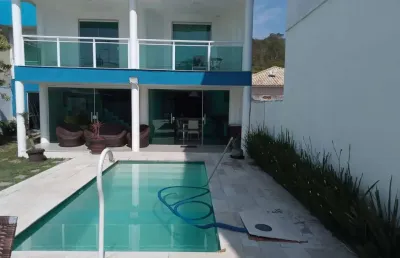 Casa em piratininga com 03 quartos sendo 02 suítes, piscina, churrasqueira e quintal.