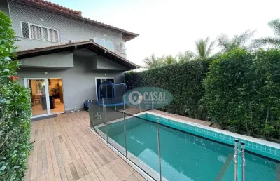 Casa em condomínio com 04 suítes, quintal e piscina em itaipu.