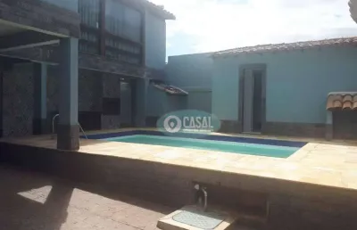 Casa com 05 quartos, piscina, sauna e churrasqueira em piratininga.