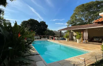 Casa com 04 quartos no engenho do mato com piscina, churrasqueira e quintal com 883 m².