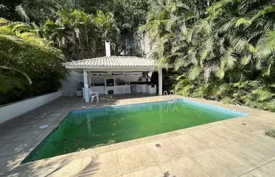 Casa em condomínio com 04 quartos, piscina e churrasqueira em itaipu - niterói/rj