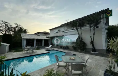 Casa em condomínio com 06 quartos, piscina, sauna, churrasqueira e quintalzão!
