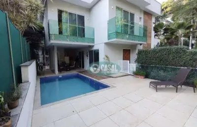 Casa em condomínio com 03 quartos sendo 03 suítes à venda.