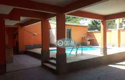 Casa com 07 quartos sendo 05 suítes, hidromassagem, piscina, churrasqueira e sauna, em piratininga.