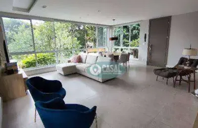 Casa linear com 05 quartos há poucos metros da praia de itaipu