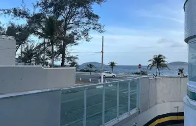 Apartamento com 02 quartos na frente da praia de piratininga.