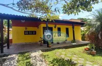 Casa linear em condomínio com 03 quartos, piscina e churrasqueira em várzea das moças - niterói/rj.