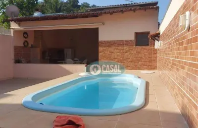 Casa linear com 02 quartos, piscina e churrasqueira em itaipu - niterói/rj