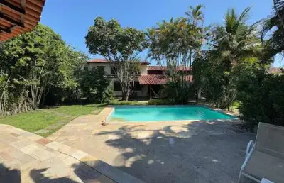 Casa em condomínio com 05 quartos, piscina e churrasqueira em itaipu - niterói/rj!