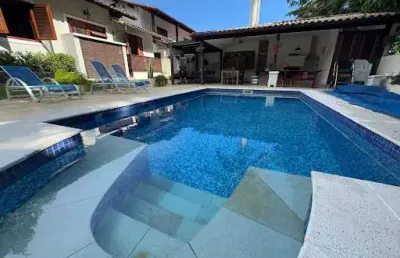 Casa em condomínio com 04 quartos, piscina e churrasqueira em piratininga - niterói/rj.
