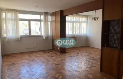 Apartamento com 03 quartos a poucos passos da praia de copacabana.