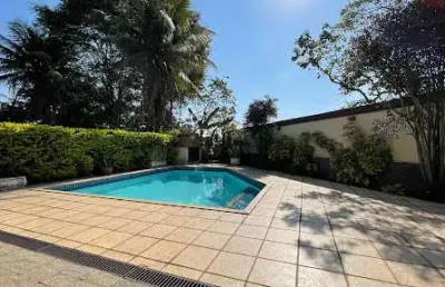 Casa em pendotiba com 03 quartos sendo 03 suítes, piscina, churrasqueira e sauna.